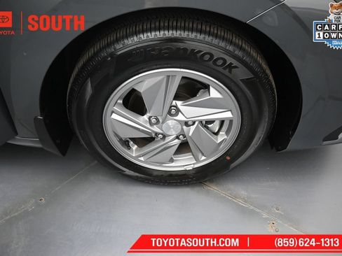 Used 2025 Hyundai Elantra SE FWD image 32