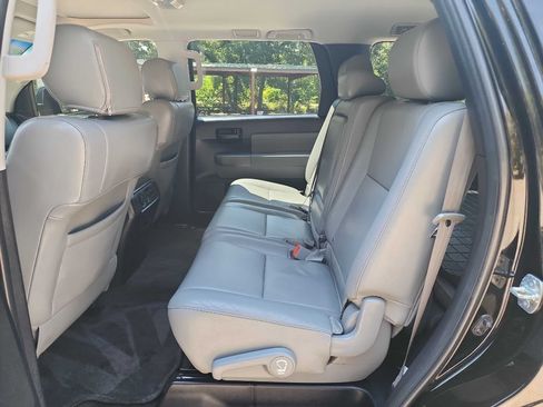 Used 2013 Toyota Sequoia SR5 w/ Premium Pkg RWD image 28