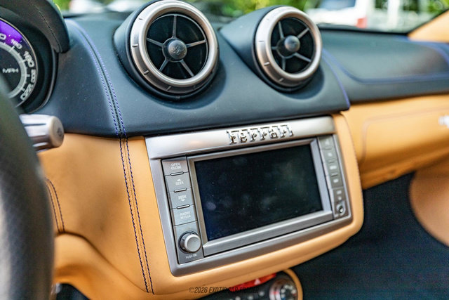 Used 2012 Ferrari California RWD image 33