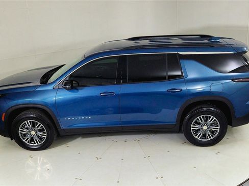 Used 2025 Chevrolet Traverse LT w/ Driver Confidence Package image 19