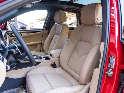 New 2026 Porsche Macan S AWD/4WD image 5