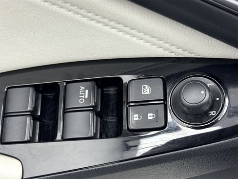 Used 2018 MAZDA MAZDA3 Grand Touring image 18