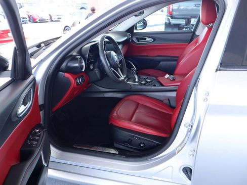 Used 2019 Alfa Romeo Giulia RWD image 14