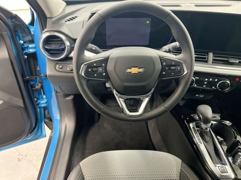 Used 2025 Chevrolet Trax LT w/ Driver Confidence Package FWD image 19