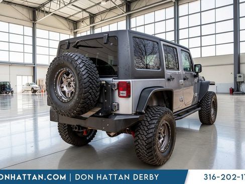 Used 2017 Jeep Wrangler Unlimited Rubicon w/ Connectivity Group image 24