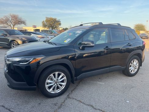 Used 2023 Toyota Corolla Cross LE image 1