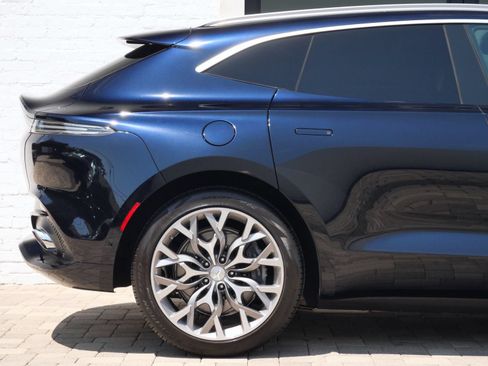 Used 2023 Aston Martin DBX AWD/4WD image 28