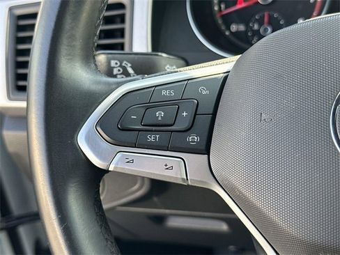 Used 2020 Volkswagen Atlas Cross Sport SE w/ Panoramic Sunroof Package image 35