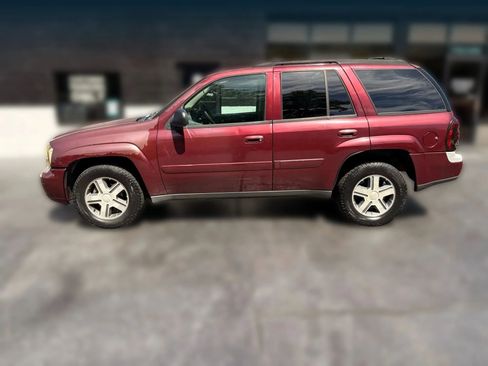Used 2005 Chevrolet TrailBlazer LT image 2