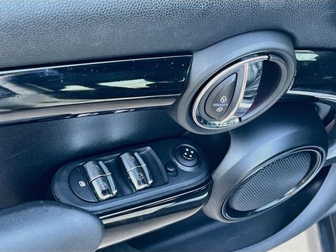 Used 2019 MINI Cooper 4-Door Hardtop FWD image 17