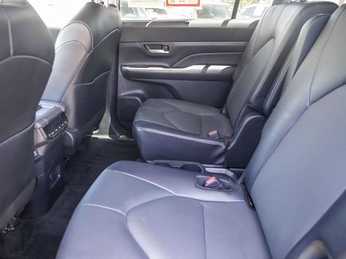 Certified 2024 Toyota Grand Highlander FWD image 18