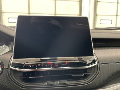 New 2025 Jeep Compass Limited w/ Sun & Sound Group image 15