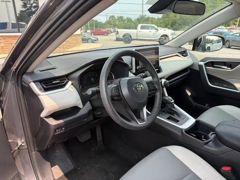 Used 2025 Toyota RAV4 XLE Premium FWD image 4