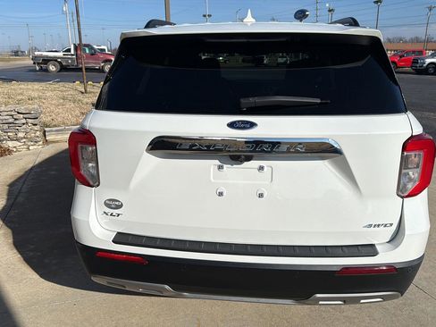 Used 2022 Ford Explorer XLT w/ Equipment Group 202A image 8