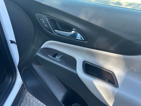 Used 2022 Chevrolet Equinox LS w/ LPO, Floor Liner Package FWD image 16