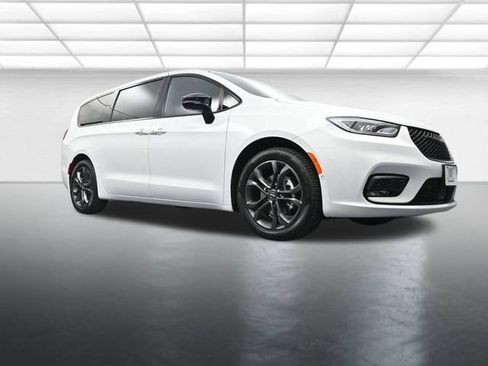 New 2026 Chrysler Pacifica Select image 18