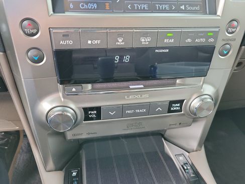 Used 2020 Lexus GX 460 Luxury w/ Accessory Package AWD/4WD image 17
