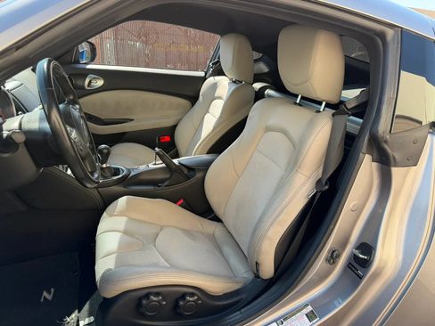 Used 2009 Nissan 370Z Touring w/ Sport Pkg RWD image 13