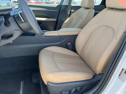 Certified 2025 Hyundai Sonata Limited FWD image 22