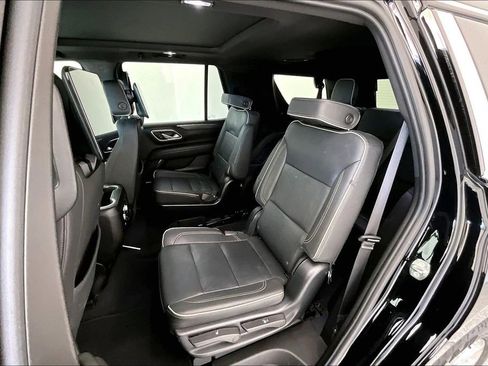 Used 2023 GMC Yukon SLT w/ SLT Premium Package image 34
