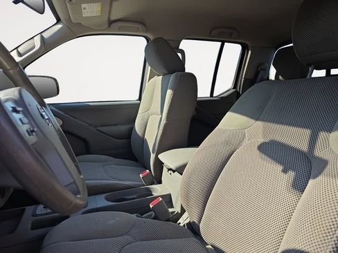 Used 2017 Nissan Frontier SV RWD image 9