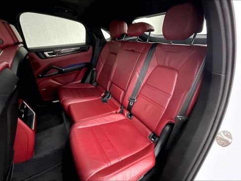 Used 2022 Porsche Cayenne S AWD/4WD image 33