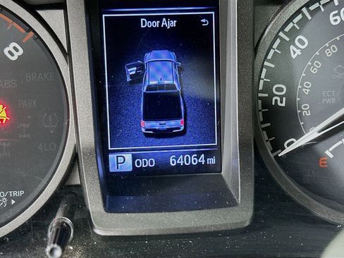 Certified 2017 Toyota Tacoma TRD Off-Road w/ Tow Package (A/T) image 12