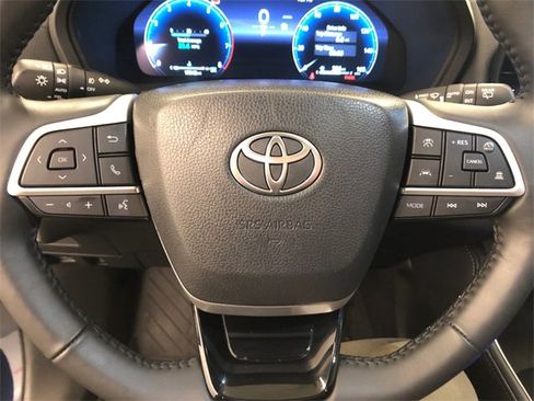 Used 2025 Toyota Grand Highlander AWD image 17
