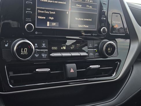 Used 2021 Toyota Highlander XLE image 24