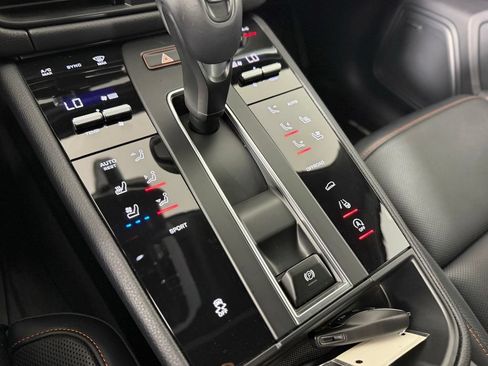 New 2025 Porsche Macan AWD/4WD image 26