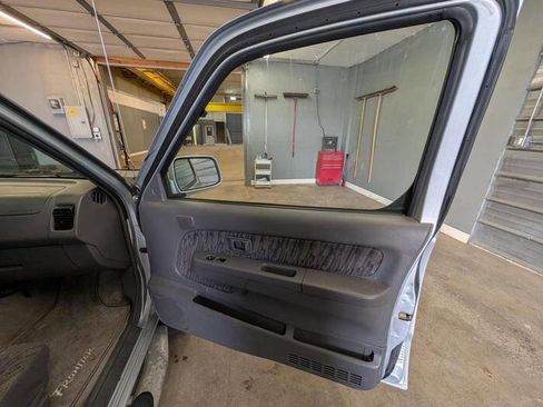 Used 2000 Nissan Frontier 4x4 King Cab V6 image 27