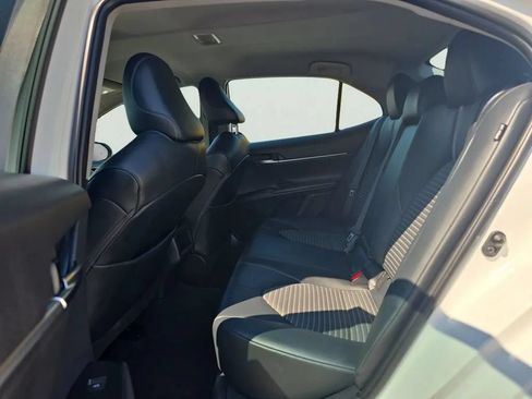 Used 2020 Toyota Camry SE FWD image 11