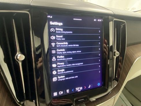 Used 2022 Volvo XC60 B5 Momentum w/ Climate Package image 22