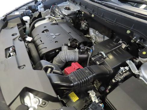 Used 2025 Mitsubishi Outlander Sport SE AWD/4WD image 34