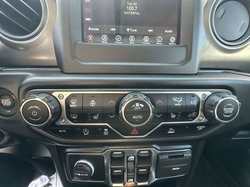 Used 2022 Jeep Gladiator Willys image 18