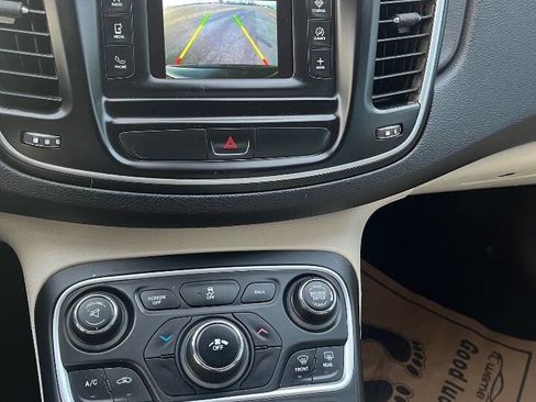 Used 2016 Chrysler 200 Limited w/ Convenience Group image 16