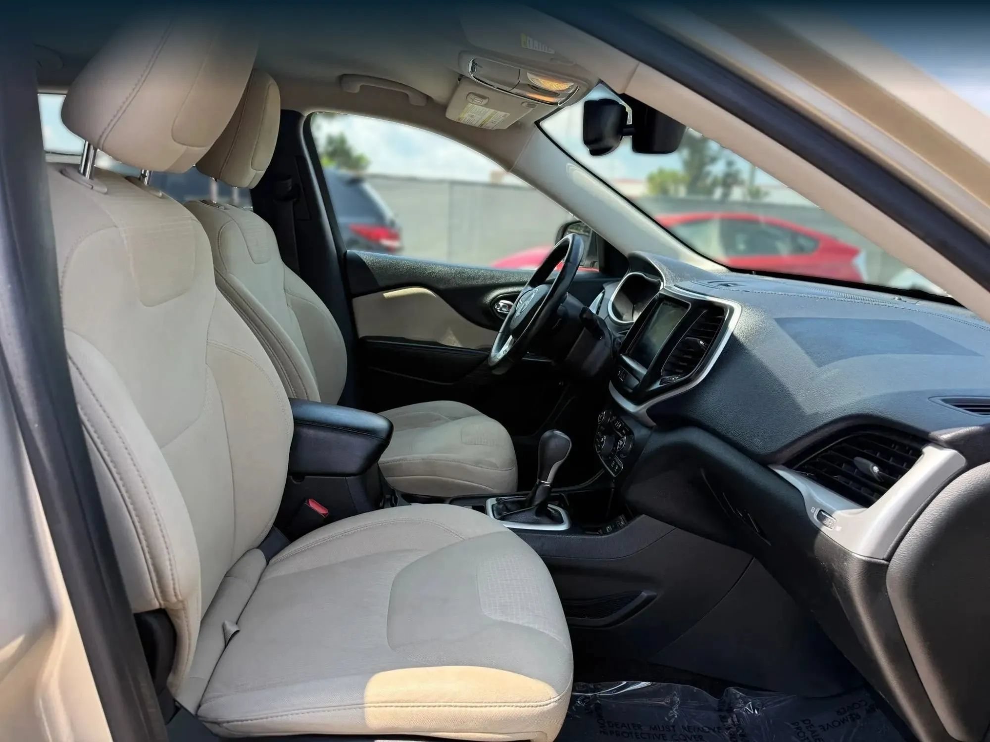 Used 2015 Jeep Cherokee Latitude w/ Comfort/Convenience Group FWD image 18