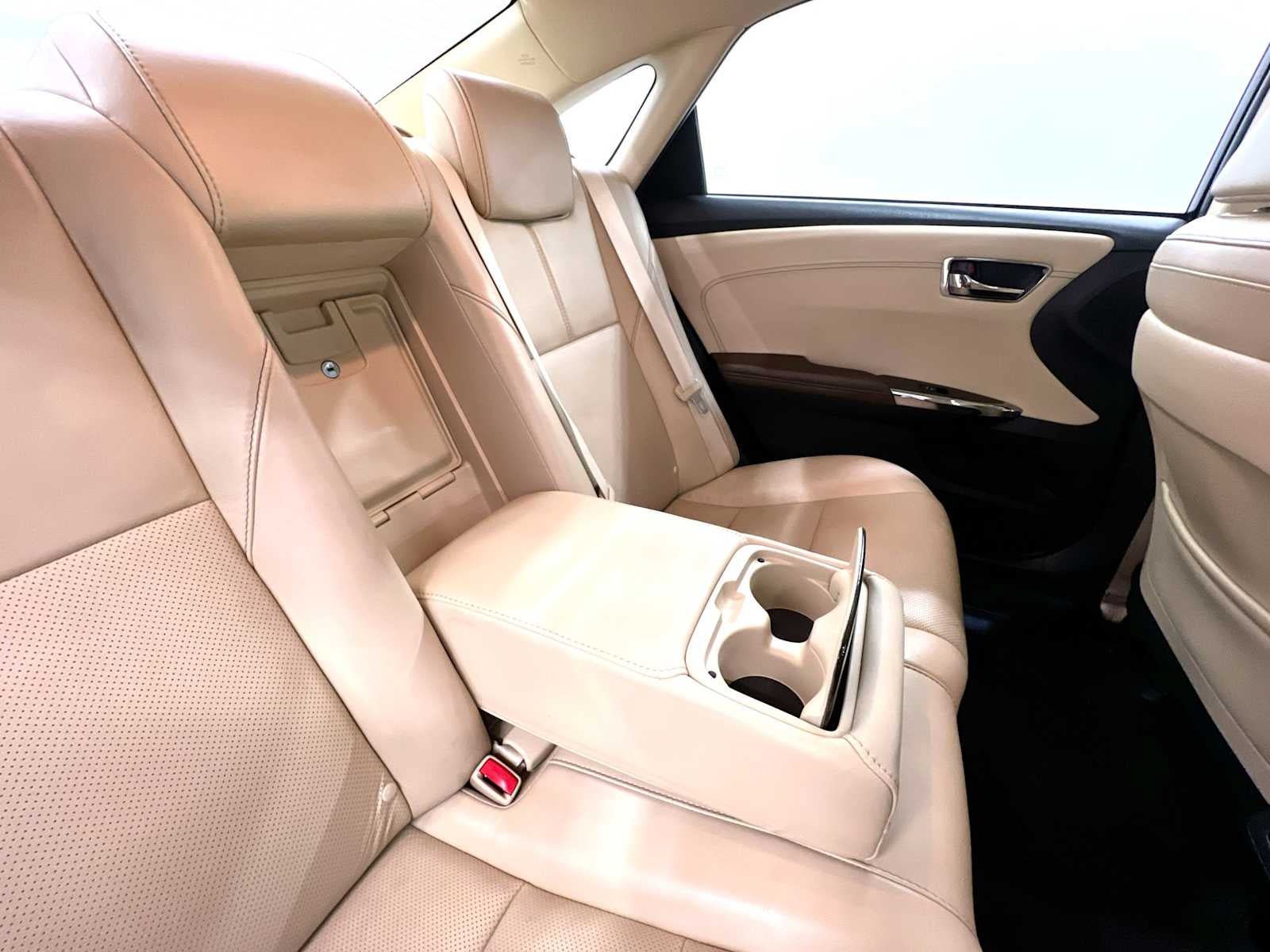 Used 2015 Toyota Avalon Limited w/ Technology Package FWD image 42