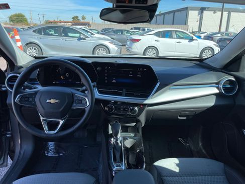 Used 2025 Chevrolet Trax LT w/ LT Convenience Package image 33