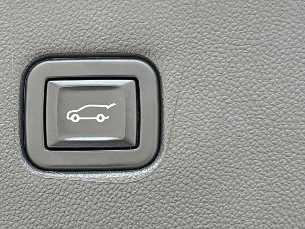 Used 2022 Chevrolet Blazer RS FWD image 16