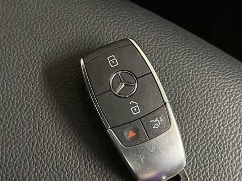Used 2025 Mercedes-Benz GLA 250 4MATIC image 35