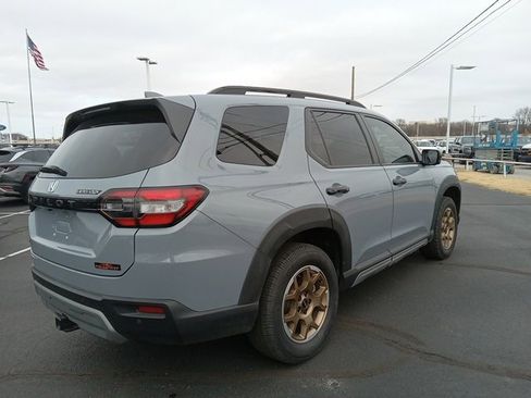 Used 2024 Honda Pilot TrailSport image 7