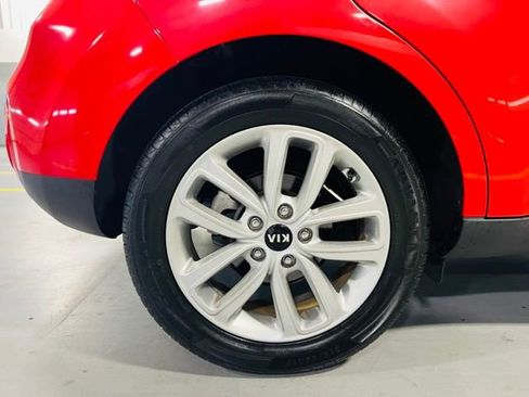Used 2019 Kia Soul + FWD image 10