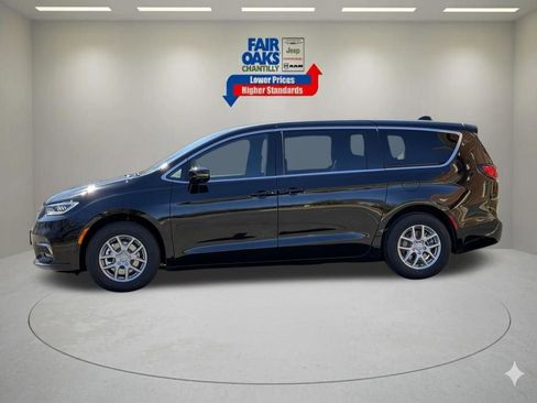 New 2026 Chrysler Pacifica Select FWD image 10