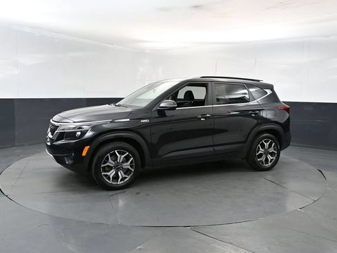 Used 2023 Kia Seltos EX AWD/4WD image 2