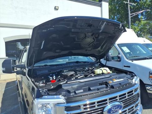 Used 2025 Ford F350 XLT w/ FX4 Off-Road Package image 9