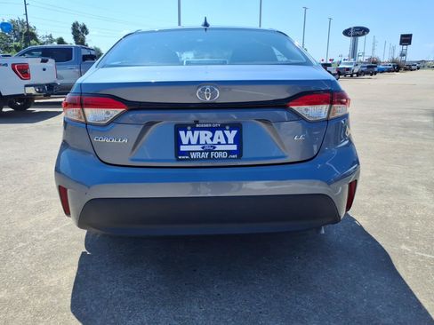 Used 2025 Toyota Corolla LE FWD image 3