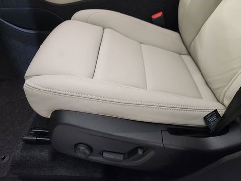 New 2026 Volvo XC40 B5 Plus w/ Protection Package Premier image 23