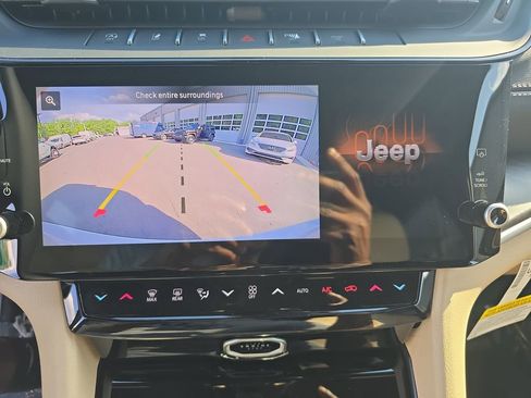 New 2026 Jeep Grand Cherokee Limited RWD image 24