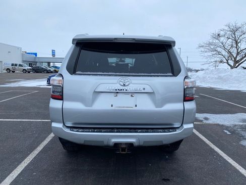 Used 2018 Toyota 4Runner SR5 AWD/4WD image 6